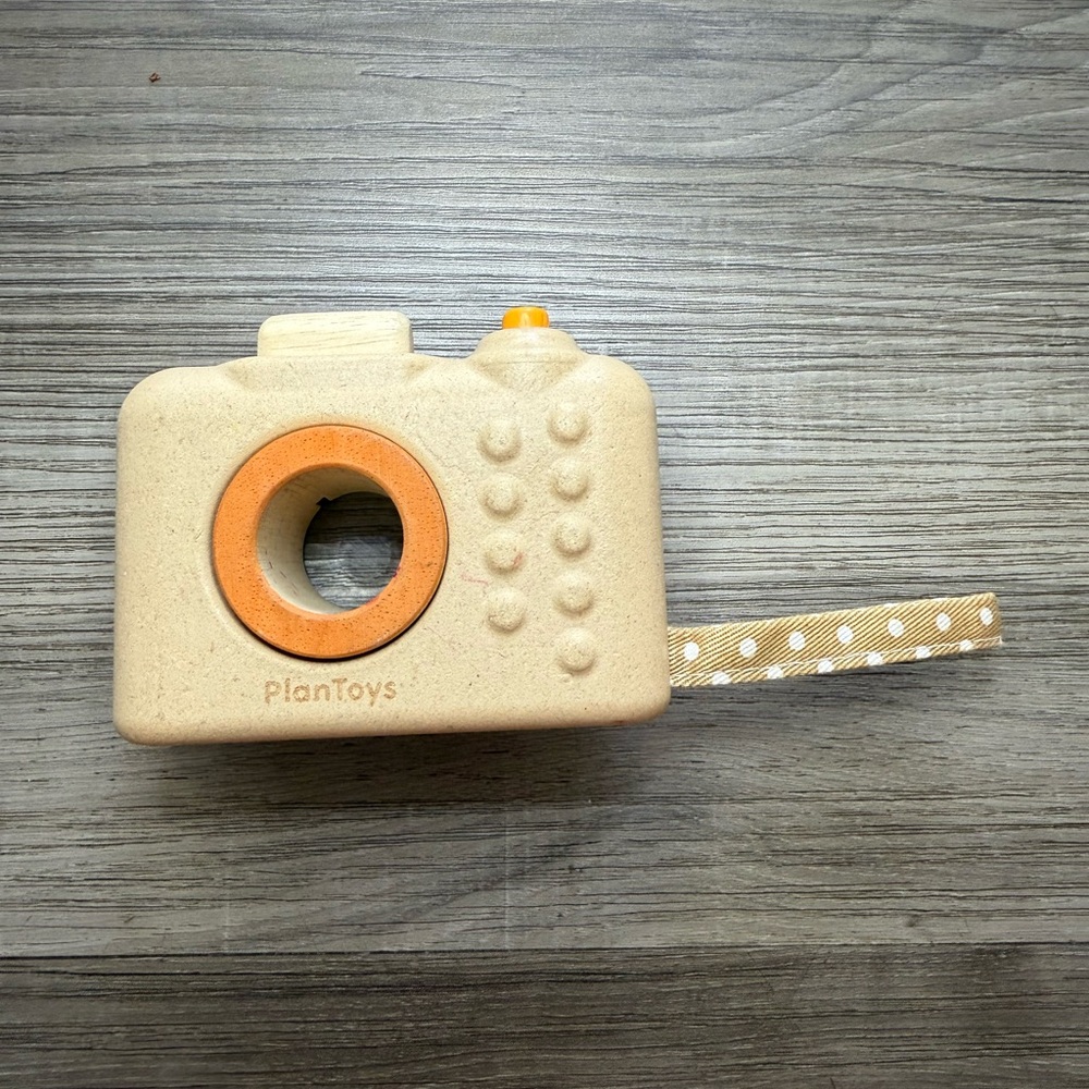 Plan Toys My First Camera - Picture 4 of 5